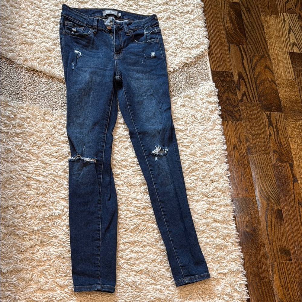 Trendy Dark Blue Skinny Jeans, size 4